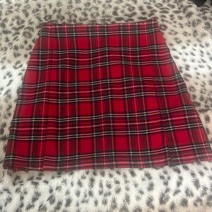 Perfect condition brandy melville plad skirt!